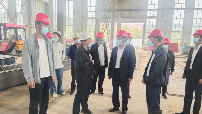 康樂縣應急管理局到康樂縣工業(yè)集中區(qū)建設項目檢查安全生產工作